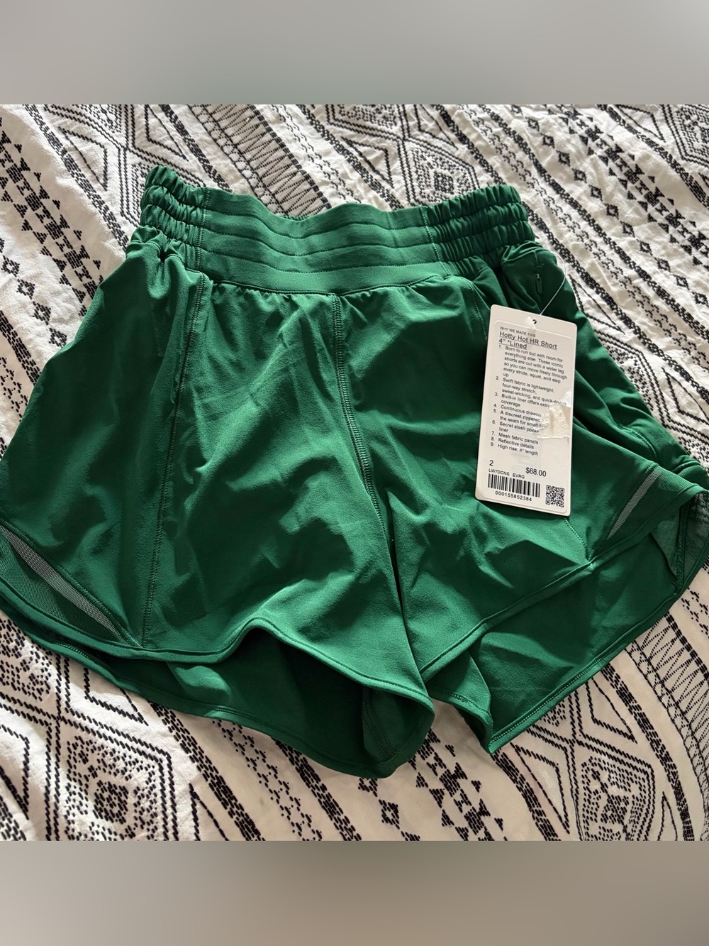 lululemon Everglade green hotty hot shorts